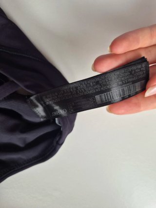 Top deportivo Oysho negro