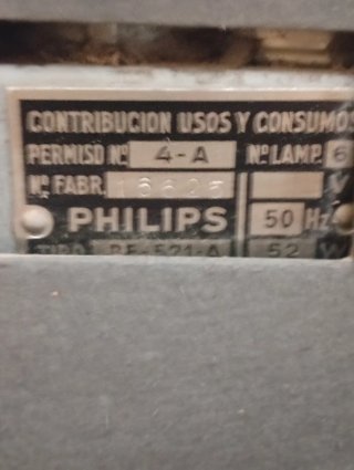 JUNEDA, impecable Radio Antigua Philips 4-A 50 Hz
