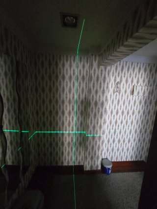 Nivel láser con trípode