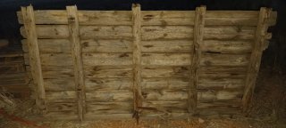 Puerta de madera rústica