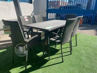 Mesa Exterior con 6 Sillas en Ratan