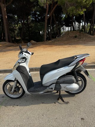 Honda SH 300 Scooter Plata