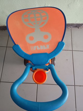 Triciclo infantil con parasol