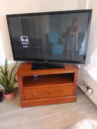 Mueble TV pino mazizo color avellana