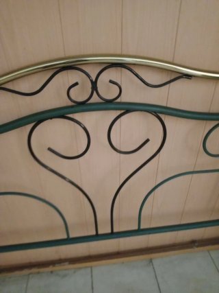 Cabecero de forja dorado y verde