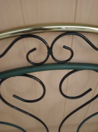 Cabecero de forja dorado y verde