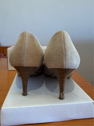 Zapatos salón piel beige tacón 6cm talla 38