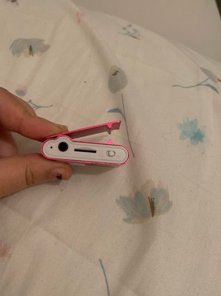 Reproductor MP3 rosa sin cargador
