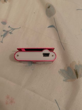 Reproductor MP3 rosa sin cargador