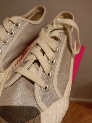 Zapatillas plata
