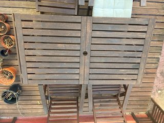 Conjunto mesa y 4 sillas de jardín madera
