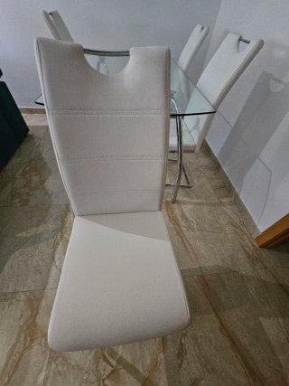 Mesa de comedor cristal y 4 sillas blancas