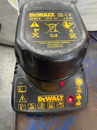 Avvitatore DeWalt 12V con caricabatterie