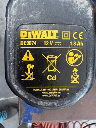 Avvitatore DeWalt 12V con caricabatterie