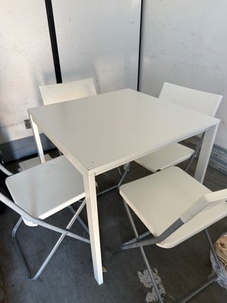 Mesa y 4 Sillas Blancas IKEA