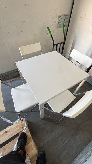 Mesa y 4 Sillas Blancas IKEA
