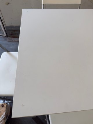 Mesa y 4 Sillas Blancas IKEA