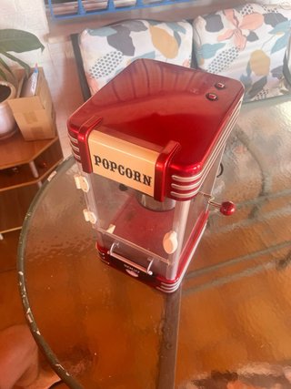 Máquina de palomitas roja estilo retro