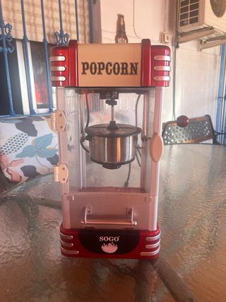 Máquina de palomitas roja estilo retro