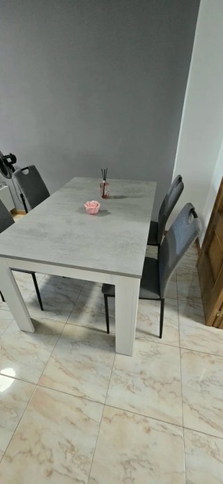 Juego de mesa con 4 sillas