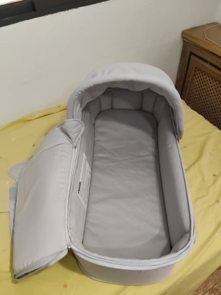Capazo para bebé Maclaren gris