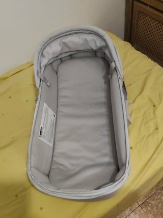 Capazo para bebé Maclaren gris