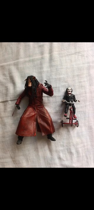 Figura Saw Jigsaw  Billy  NECA Cult Classics