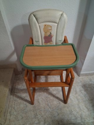 Trona bebé convertible en silla y mesa