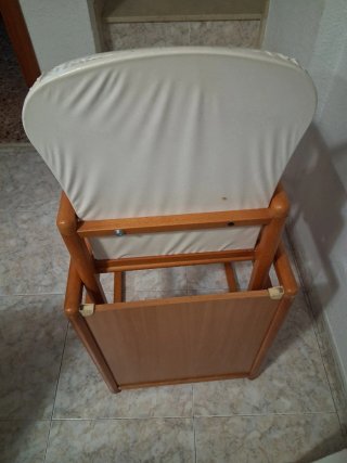 Trona bebé convertible en silla y mesa