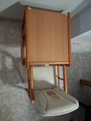 Trona bebé convertible en silla y mesa