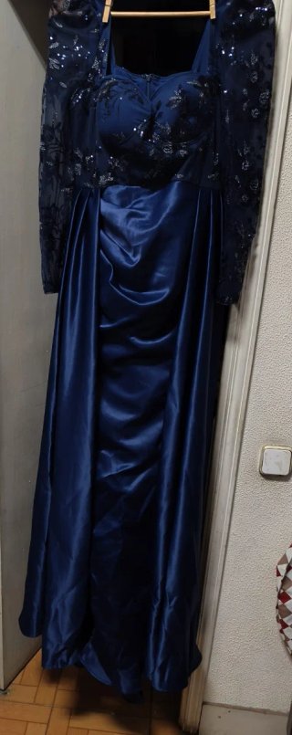 Vestido de fiesta azul con pedrería
