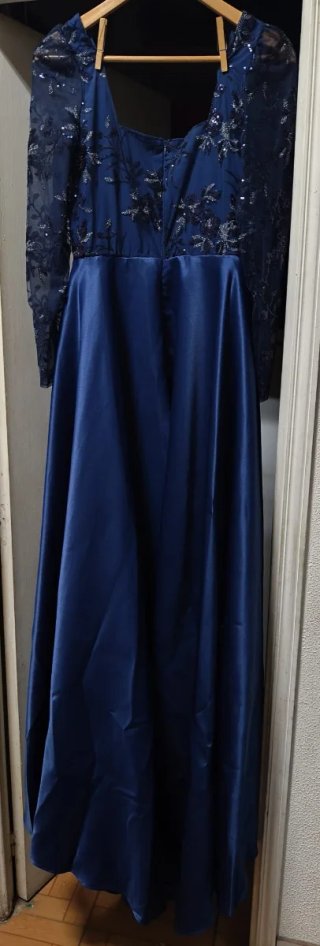 Vestido de fiesta azul con pedrería