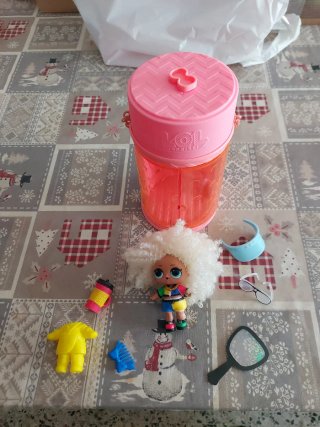 Muñeca LOL con accesorios