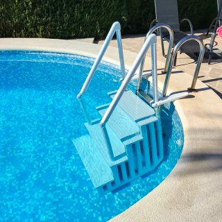 Escalera Piscina 4 Peldaños y pesosx 2