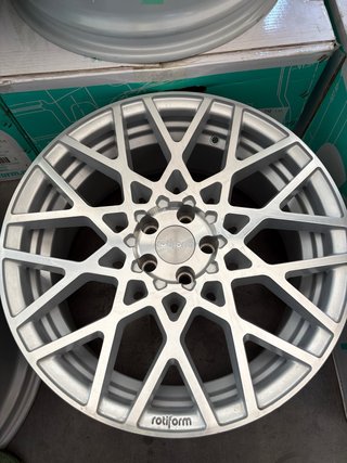 Rotiform BLQ 18 x 8.5 +35 5x100 Silver