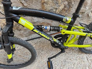 Bicicleta infantil con suspensión