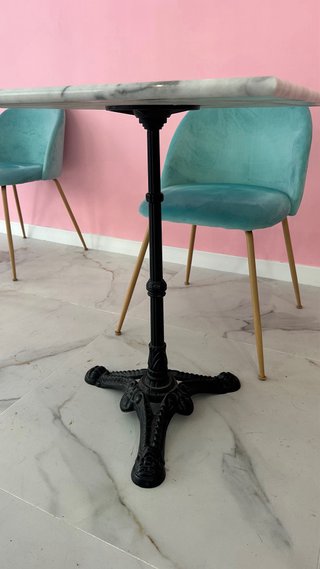 Mesa Mármol y 2 Sillas Turquesa