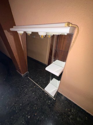 Espejo de baño con luz y estantes