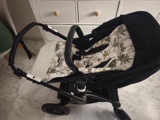 Carrito de bebé negro