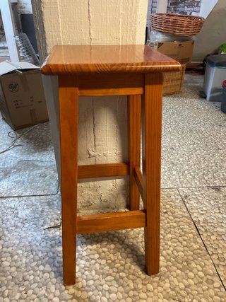 Banco alto de madera