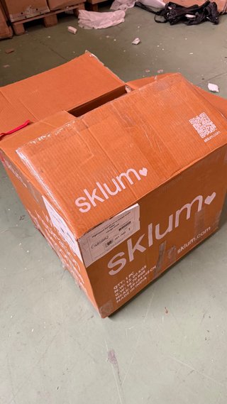 Sklum 2 Mesitas de noche