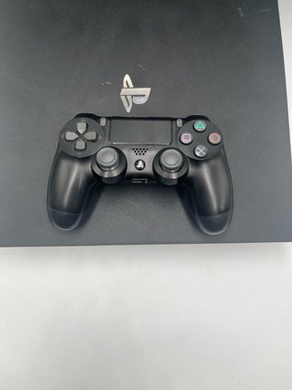 Playstation 4 Pro con controller ps4 funzionante