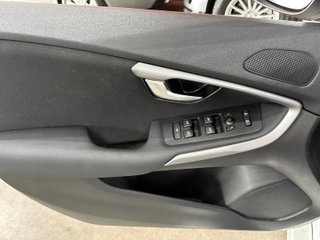 Volvo V40 1.6 D2 KINETIC (2014)