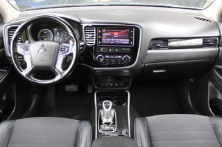 Mitsubishi OUTLANDER 2.0 PHEV Kaiteki Auto 4WD (2017)