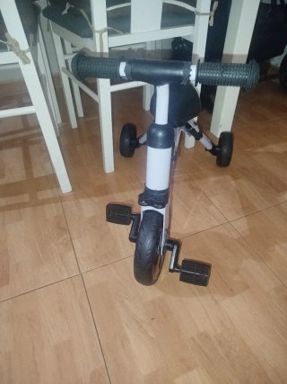 Triciclo para niños gris y negro