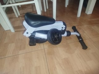 Triciclo para niños gris y negro
