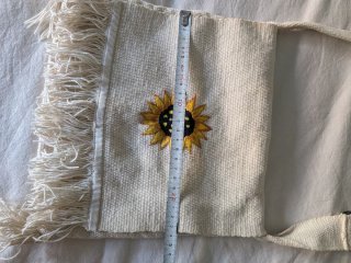 Bolso bandolera con girasol bordado