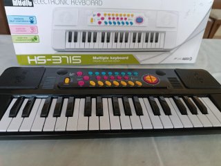 Bajada de precio. Teclado Electrónico HS-3715