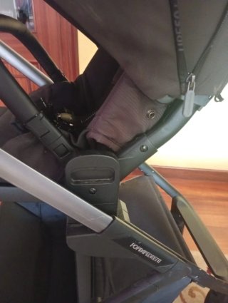 Silla de paseo negra. Ambos sentidos.