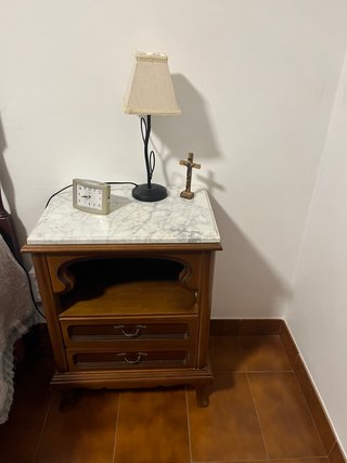 Comodini in legno con marmo